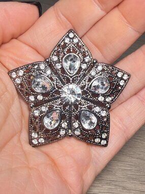Liz Claiborne Star Brooch Rhinestone Filigree Silver Tone LC